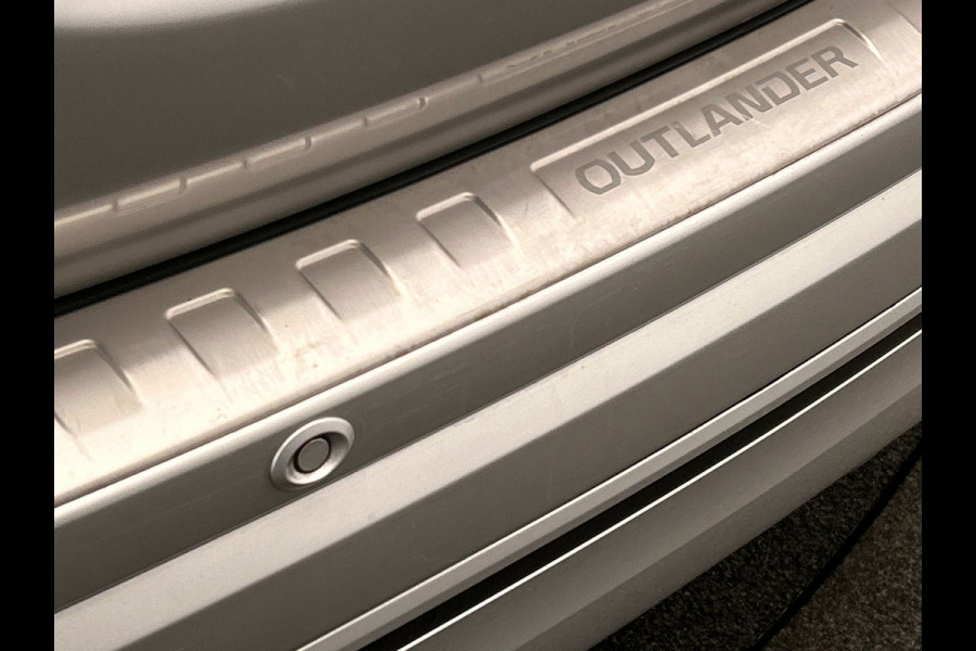 Mitsubishi Outlander 2.4 PHEV Instyle | Origineel NL| Pano/Dak | Keyless | Adaptieve Cruise | Trekhaak | Stuur/Stoelverwarming |
