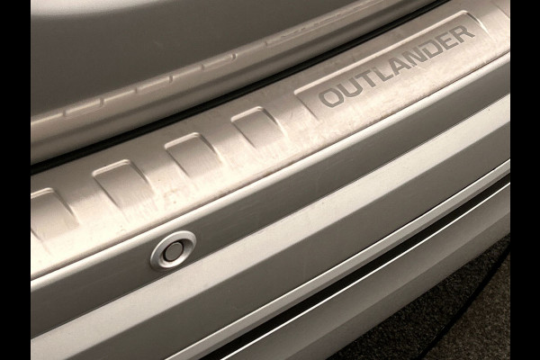 Mitsubishi Outlander 2.4 PHEV Instyle | Origineel NL| Pano/Dak | Keyless | Adaptieve Cruise | Trekhaak | Stuur/Stoelverwarming |