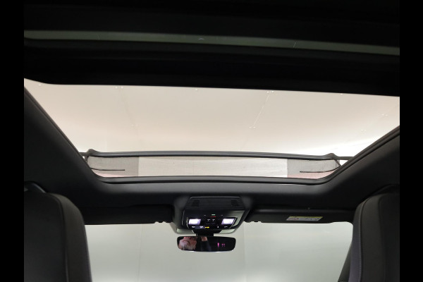 Volkswagen Tayron 1.5 eHybrid R-Line Edition 204 pk Automaat (DSG) | Verlengde garantie | Navigatie | Panoramadak | Trekhaak (wegklapbaar) | Parkeersensoren (Park assist) | Achteruitrijcamera | Stoelverwarming | R-Line |