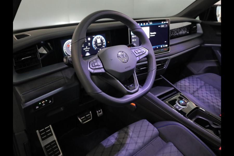 Volkswagen Tayron 1.5 eHybrid R-Line Edition 204 pk Automaat (DSG) | Verlengde garantie | Navigatie | Panoramadak | Trekhaak (wegklapbaar) | Parkeersensoren (Park assist) | Achteruitrijcamera | Stoelverwarming | R-Line |
