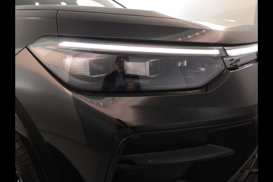 Volkswagen Tayron 1.5 eHybrid R-Line Edition 204 pk Automaat (DSG) | Verlengde garantie | Navigatie | Panoramadak | Trekhaak (wegklapbaar) | Parkeersensoren (Park assist) | Achteruitrijcamera | Stoelverwarming | R-Line |