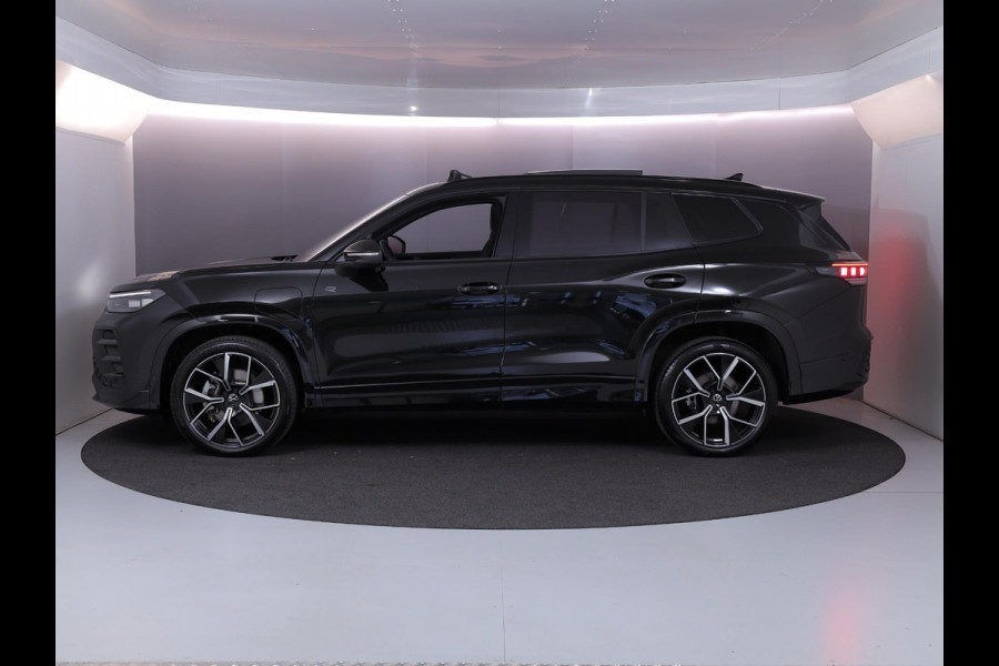 Volkswagen Tayron 1.5 eHybrid R-Line Edition 204 pk Automaat (DSG) | Verlengde garantie | Navigatie | Panoramadak | Trekhaak (wegklapbaar) | Parkeersensoren (Park assist) | Achteruitrijcamera | Stoelverwarming | R-Line |