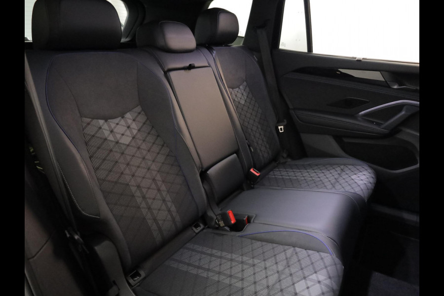 Volkswagen Tayron 1.5 eHybrid R-Line Edition 204 pk Automaat (DSG) | Verlengde garantie | Navigatie | Panoramadak | Trekhaak (wegklapbaar) | Parkeersensoren (Park assist) | Achteruitrijcamera | Stoelverwarming | R-Line |