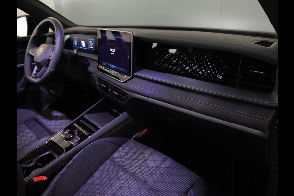 Volkswagen Tayron 1.5 eHybrid R-Line Edition 204 pk Automaat (DSG) | Verlengde garantie | Navigatie | Panoramadak | Trekhaak (wegklapbaar) | Parkeersensoren (Park assist) | Achteruitrijcamera | Stoelverwarming | R-Line |