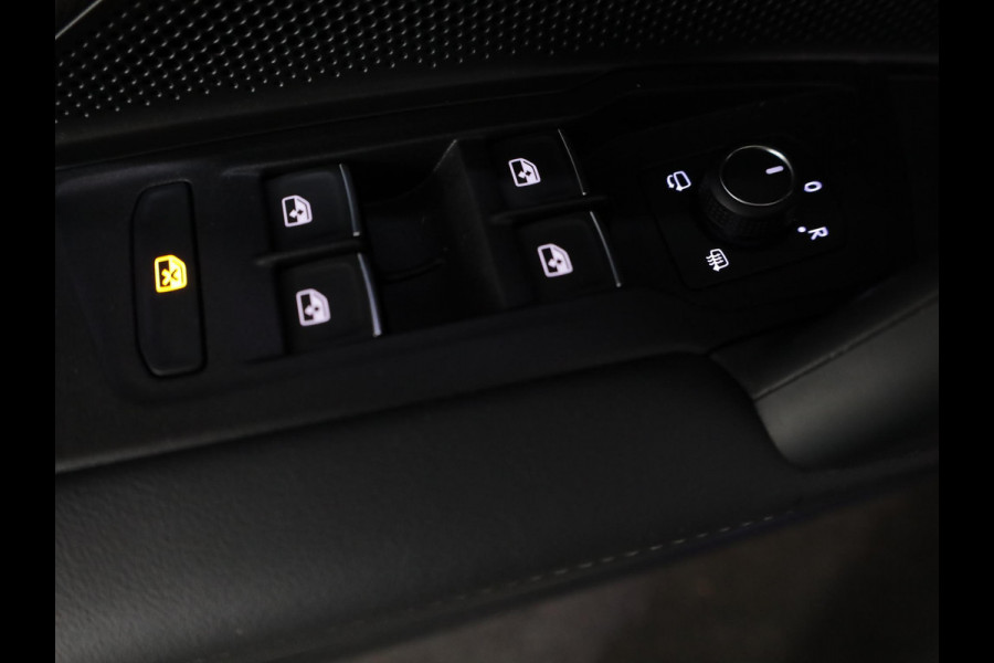 Volkswagen Tayron 1.5 eHybrid R-Line Edition 204 pk Automaat (DSG) | Verlengde garantie | Navigatie | Panoramadak | Trekhaak (wegklapbaar) | Parkeersensoren (Park assist) | Achteruitrijcamera | Stoelverwarming | R-Line |