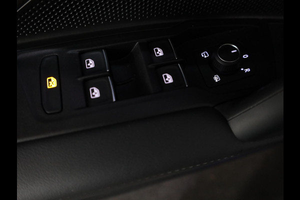 Volkswagen Tayron 1.5 eHybrid R-Line Edition 204 pk Automaat (DSG) | Verlengde garantie | Navigatie | Panoramadak | Trekhaak (wegklapbaar) | Parkeersensoren (Park assist) | Achteruitrijcamera | Stoelverwarming | R-Line |