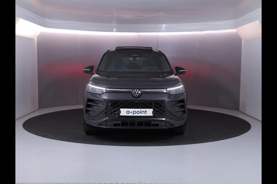 Volkswagen Tayron 1.5 eHybrid R-Line Edition 204 pk Automaat (DSG) | Verlengde garantie | Navigatie | Panoramadak | Trekhaak (wegklapbaar) | Parkeersensoren (Park assist) | Achteruitrijcamera | Stoelverwarming | R-Line |