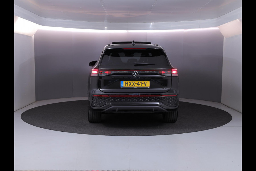 Volkswagen Tayron 1.5 eHybrid R-Line Edition 204 pk Automaat (DSG) | Verlengde garantie | Navigatie | Panoramadak | Trekhaak (wegklapbaar) | Parkeersensoren (Park assist) | Achteruitrijcamera | Stoelverwarming | R-Line |