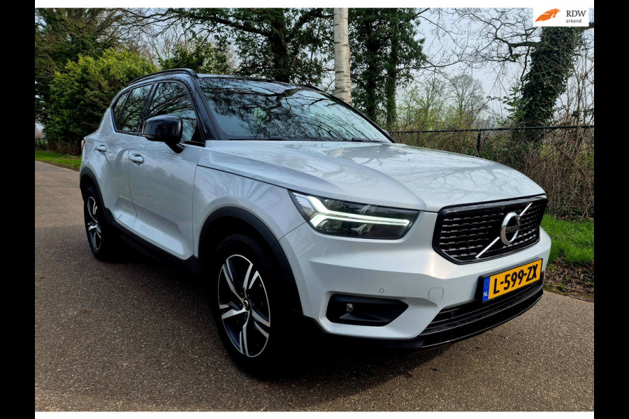 Volvo XC40 1.5 T3 R-Design / panoramadak