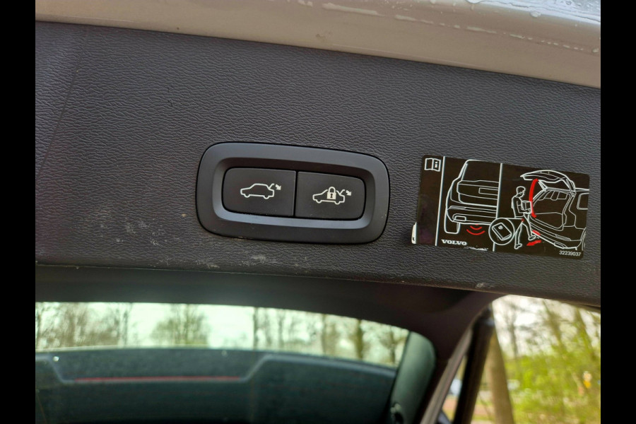 Volvo XC40 1.5 T3 R-Design / panoramadak