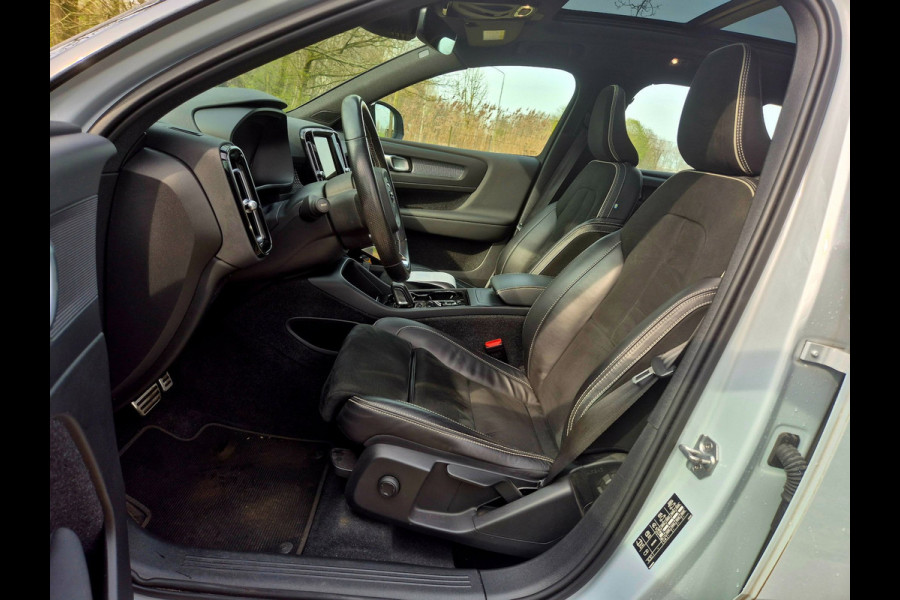 Volvo XC40 1.5 T3 R-Design / panoramadak