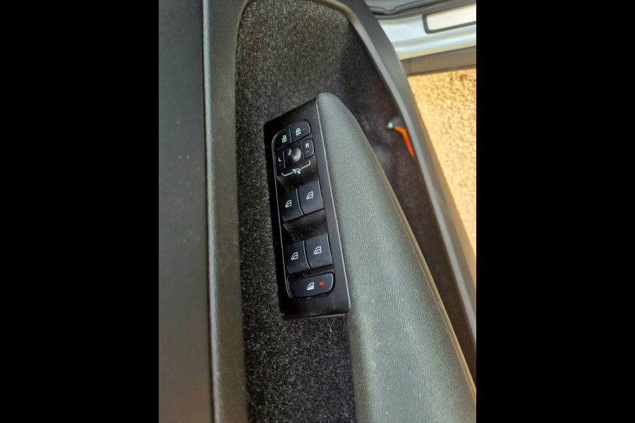 Volvo XC40 1.5 T3 R-Design / panoramadak