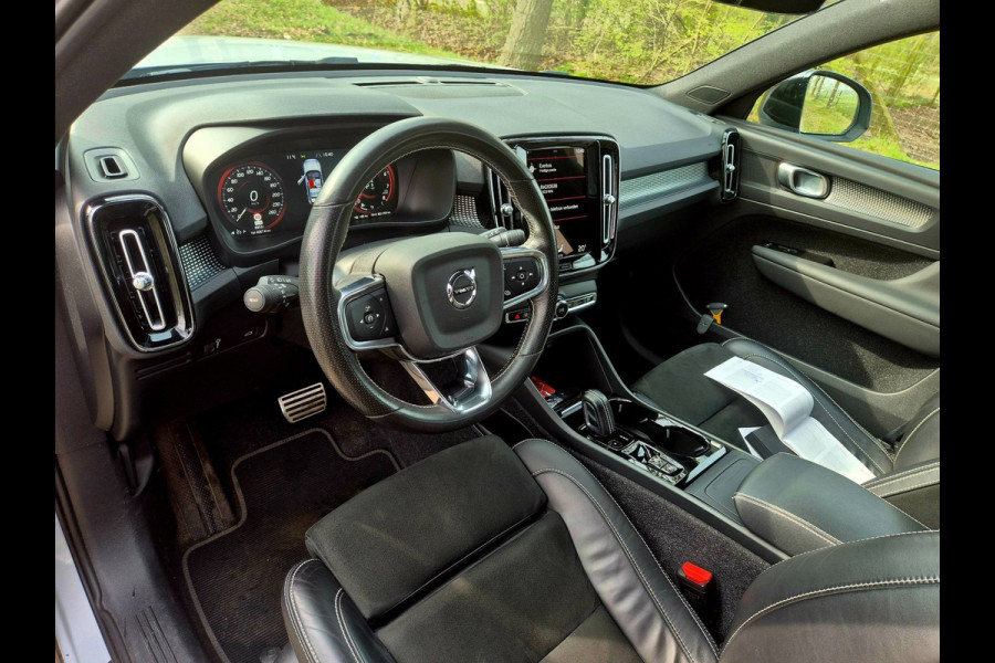 Volvo XC40 1.5 T3 R-Design / panoramadak