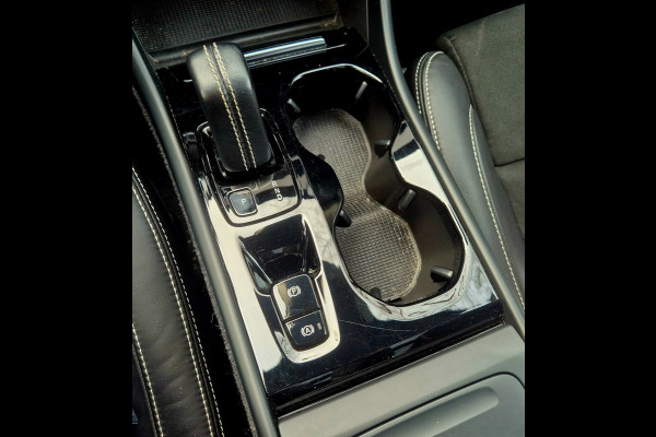 Volvo XC40 1.5 T3 R-Design / panoramadak