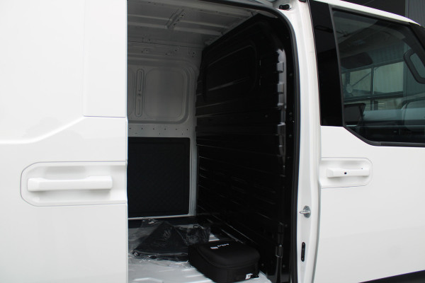 Kia PV5 L2H1 Essential 71.2 kWh 164pk - Stoel/Stuurverwarming - Keyless - V2L - Camera - ACC met stuurhulp - Rijklaar