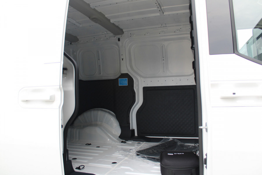 Kia PV5 L2H1 Essential 71.2 kWh 164pk - Stoel/Stuurverwarming - Keyless - V2L - Camera - ACC met stuurhulp - Rijklaar