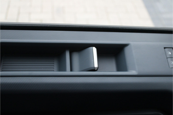 Kia PV5 L2H1 Essential 71.2 kWh 164pk - Stoel/Stuurverwarming - Keyless - V2L - Camera - ACC met stuurhulp - Rijklaar