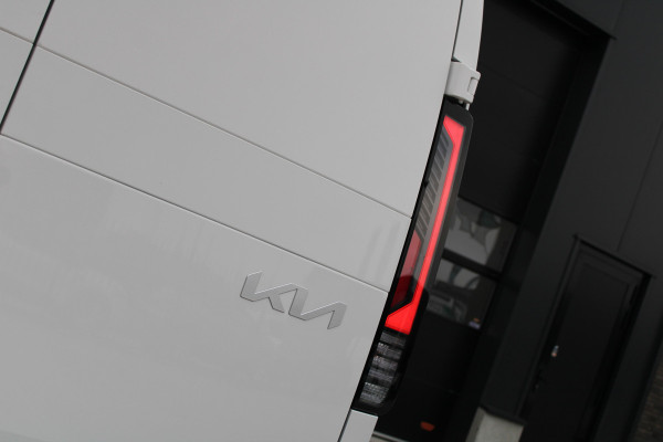 Kia PV5 L2H1 Essential 71.2 kWh 164pk - Stoel/Stuurverwarming - Keyless - V2L - Camera - ACC met stuurhulp - Rijklaar