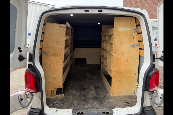 Volkswagen Transporter 2.0 TDI 110PK L2H1 / Trekhaak / App connect / Cruise / 3 zits