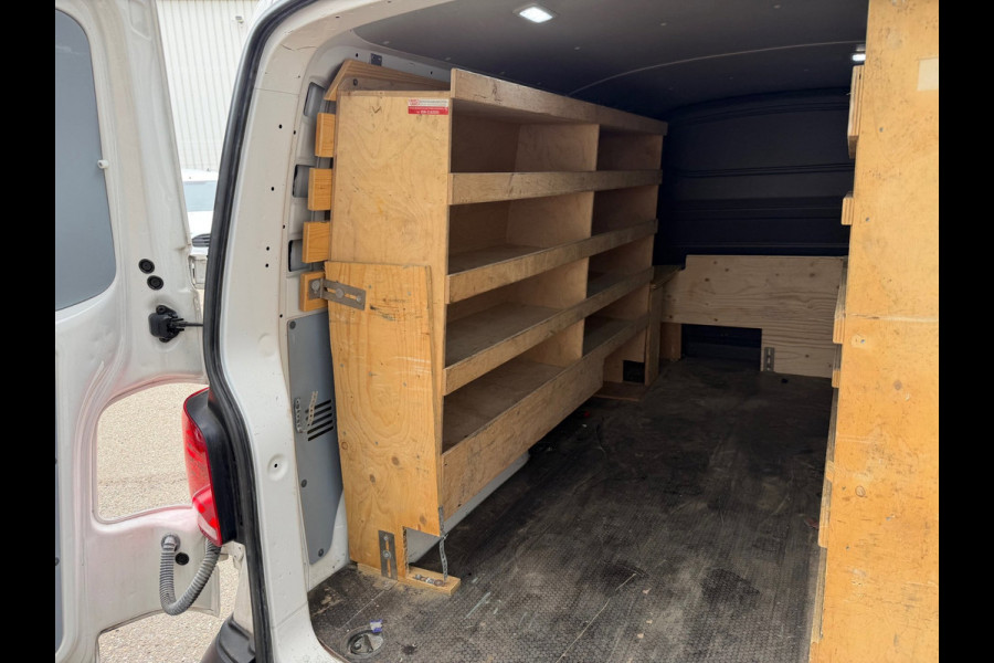 Volkswagen Transporter 2.0 TDI 110PK L2H1 / Trekhaak / App connect / Cruise / 3 zits