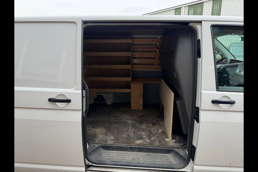 Volkswagen Transporter 2.0 TDI 110PK L2H1 / Trekhaak / App connect / Cruise / 3 zits