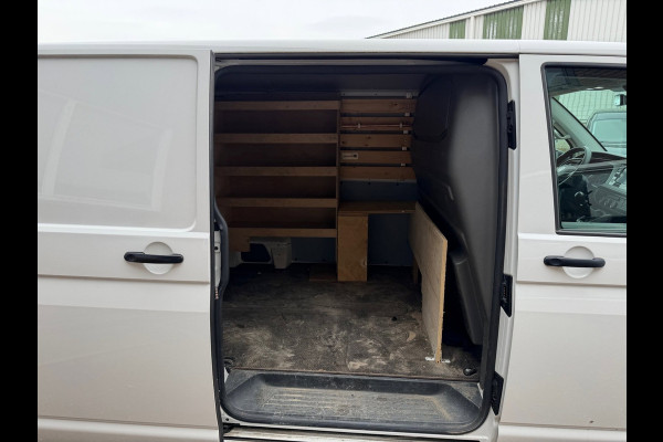 Volkswagen Transporter 2.0 TDI 110PK L2H1 / Trekhaak / App connect / Cruise / 3 zits