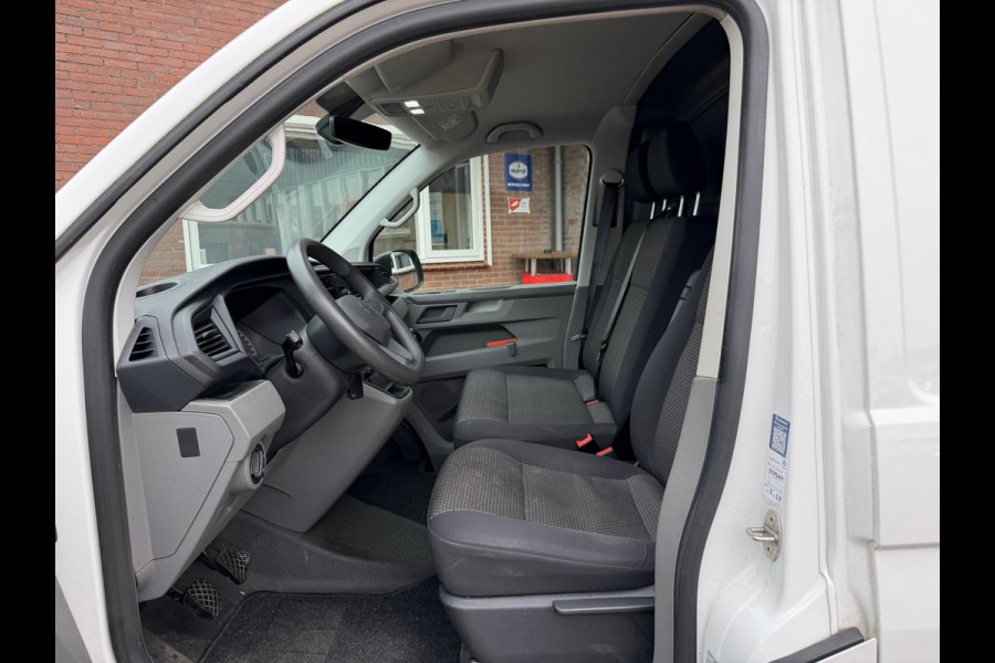 Volkswagen Transporter 2.0 TDI 110PK L2H1 / Trekhaak / App connect / Cruise / 3 zits