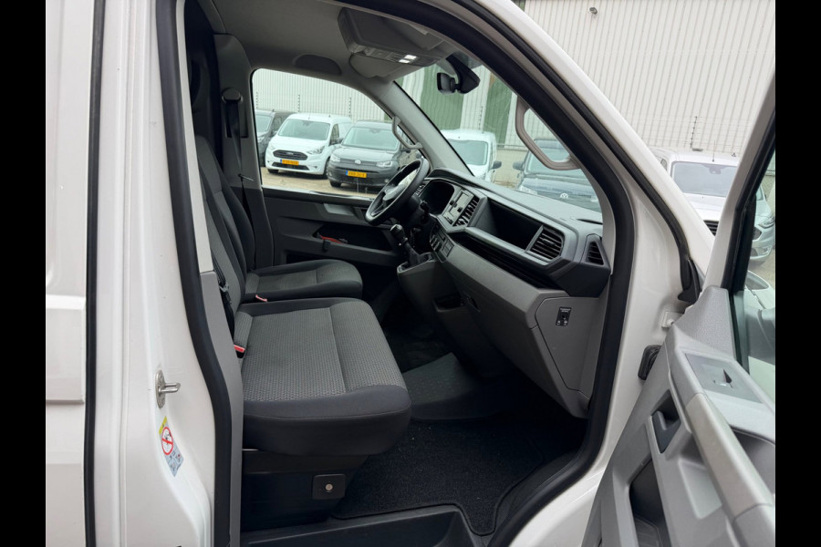 Volkswagen Transporter 2.0 TDI 110PK L2H1 / Trekhaak / App connect / Cruise / 3 zits
