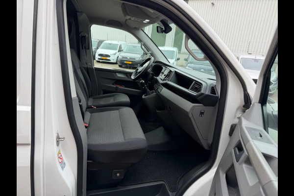 Volkswagen Transporter 2.0 TDI 110PK L2H1 / Trekhaak / App connect / Cruise / 3 zits