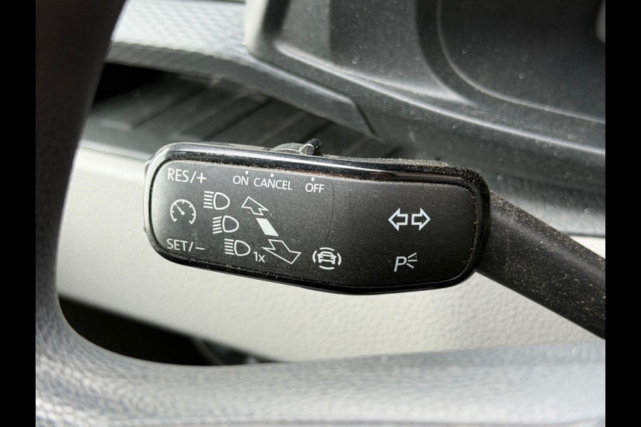 Volkswagen Transporter 2.0 TDI 110PK L2H1 / Trekhaak / App connect / Cruise / 3 zits