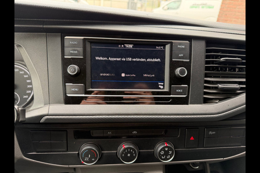 Volkswagen Transporter 2.0 TDI 110PK L2H1 / Trekhaak / App connect / Cruise / 3 zits