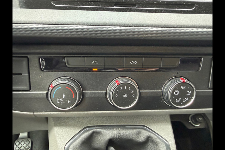 Volkswagen Transporter 2.0 TDI 110PK L2H1 / Trekhaak / App connect / Cruise / 3 zits