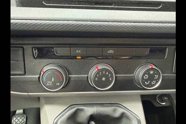Volkswagen Transporter 2.0 TDI 110PK L2H1 / Trekhaak / App connect / Cruise / 3 zits
