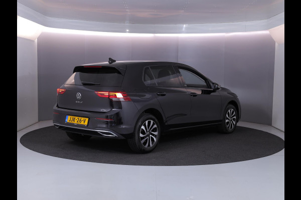 Volkswagen Golf 1.5 eTSI Life Business 130PK DSG | Navigatie | Stoel en stuurverwarming | Parkeersensoren voor en achter |