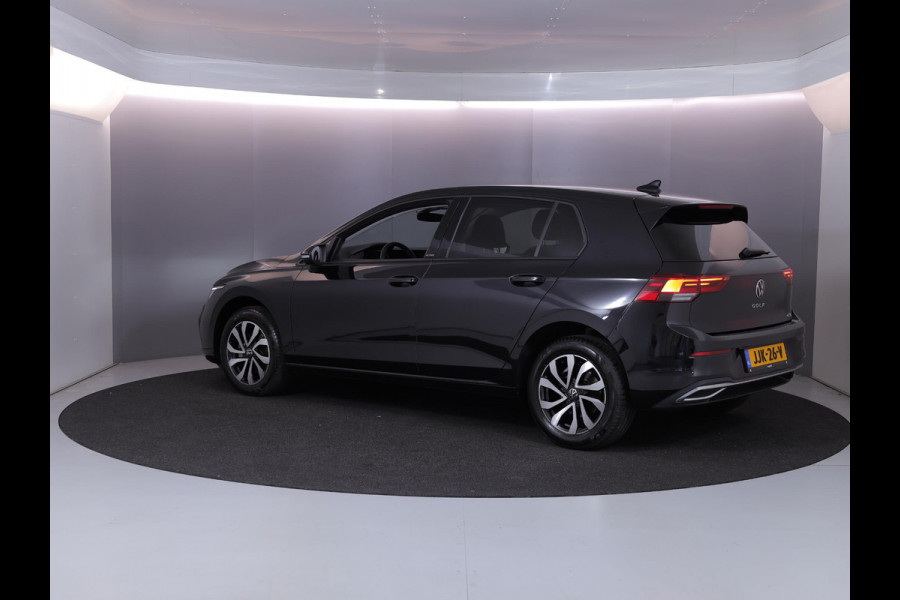 Volkswagen Golf 1.5 eTSI Life Business 130PK DSG | Navigatie | Stoel en stuurverwarming | Parkeersensoren voor en achter |