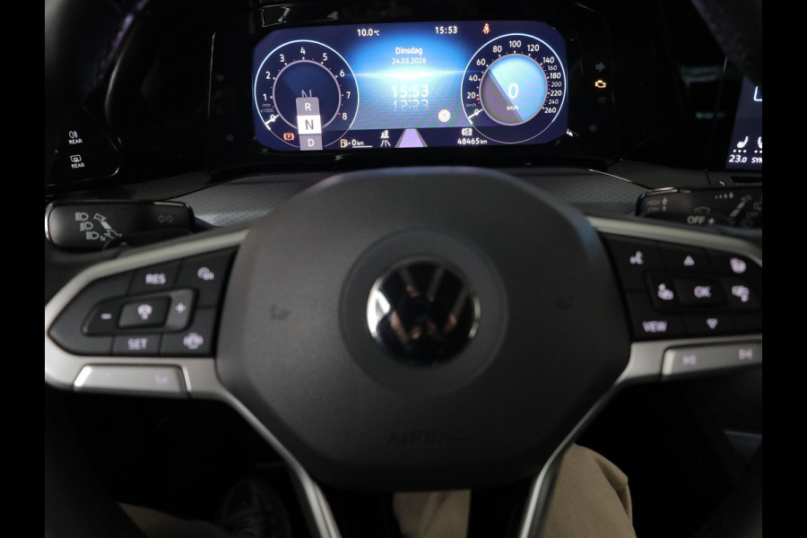 Volkswagen Golf 1.5 eTSI Life Business 130PK DSG | Navigatie | Stoel en stuurverwarming | Parkeersensoren voor en achter |