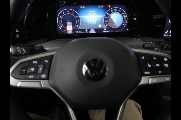 Volkswagen Golf 1.5 eTSI Life Business 130PK DSG | Navigatie | Stoel en stuurverwarming | Parkeersensoren voor en achter |