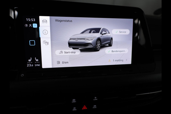 Volkswagen Golf 1.5 eTSI Life Business 130PK DSG | Navigatie | Stoel en stuurverwarming | Parkeersensoren voor en achter |