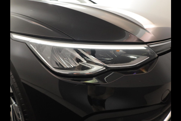 Volkswagen Golf 1.5 eTSI Life Business 130PK DSG | Navigatie | Stoel en stuurverwarming | Parkeersensoren voor en achter |