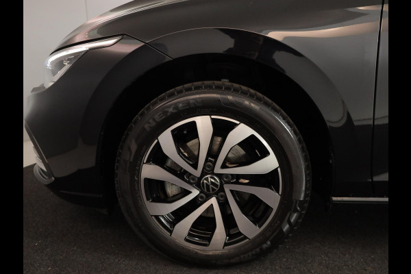 Volkswagen Golf 1.5 eTSI Life Business 130PK DSG | Navigatie | Stoel en stuurverwarming | Parkeersensoren voor en achter |