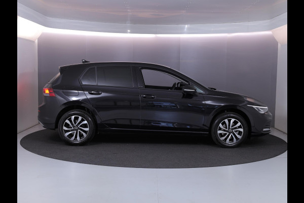 Volkswagen Golf 1.5 eTSI Life Business 130PK DSG | Navigatie | Stoel en stuurverwarming | Parkeersensoren voor en achter |