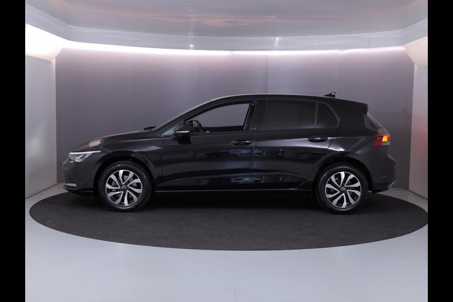Volkswagen Golf 1.5 eTSI Life Business 130PK DSG | Navigatie | Stoel en stuurverwarming | Parkeersensoren voor en achter |