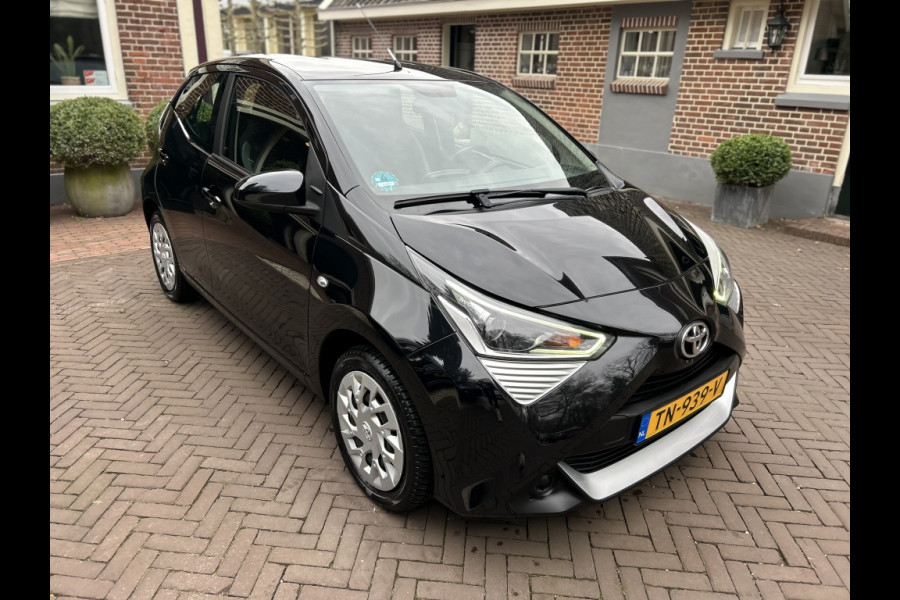 Toyota Aygo 1.0 VVT-i Automaat x-play Airco, Camera, Carplay