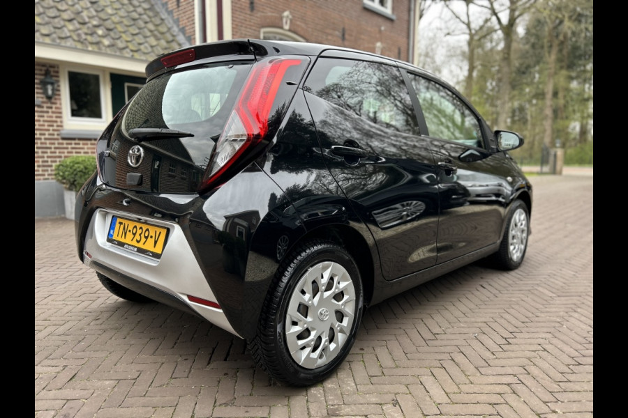 Toyota Aygo 1.0 VVT-i Automaat x-play Airco, Camera, Carplay