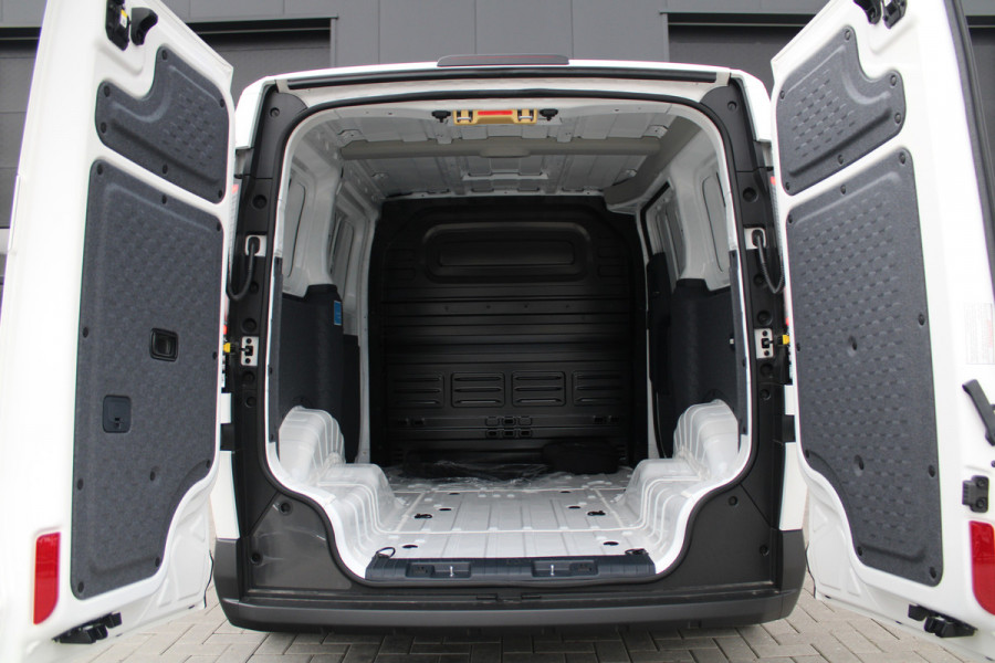 Kia PV5 L2H1 Essential 71.2 kWh 164pk - Stoel/Stuurverwarming - Keyless - V2L - Camera - ACC met stuurhulp - Rijklaar