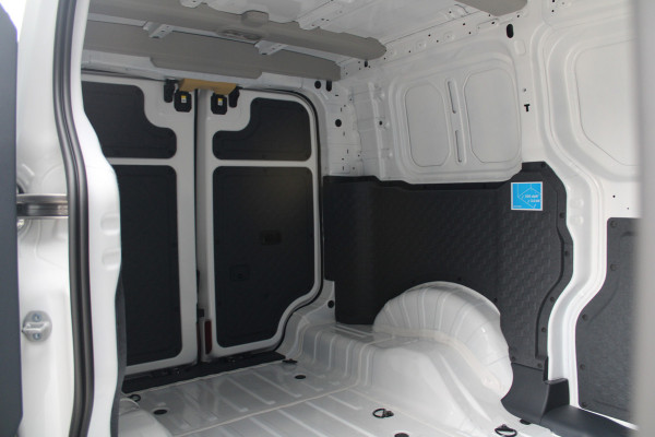 Kia PV5 L2H1 Essential 71.2 kWh 164pk - Stoel/Stuurverwarming - Keyless - V2L - Camera - ACC met stuurhulp - Rijklaar