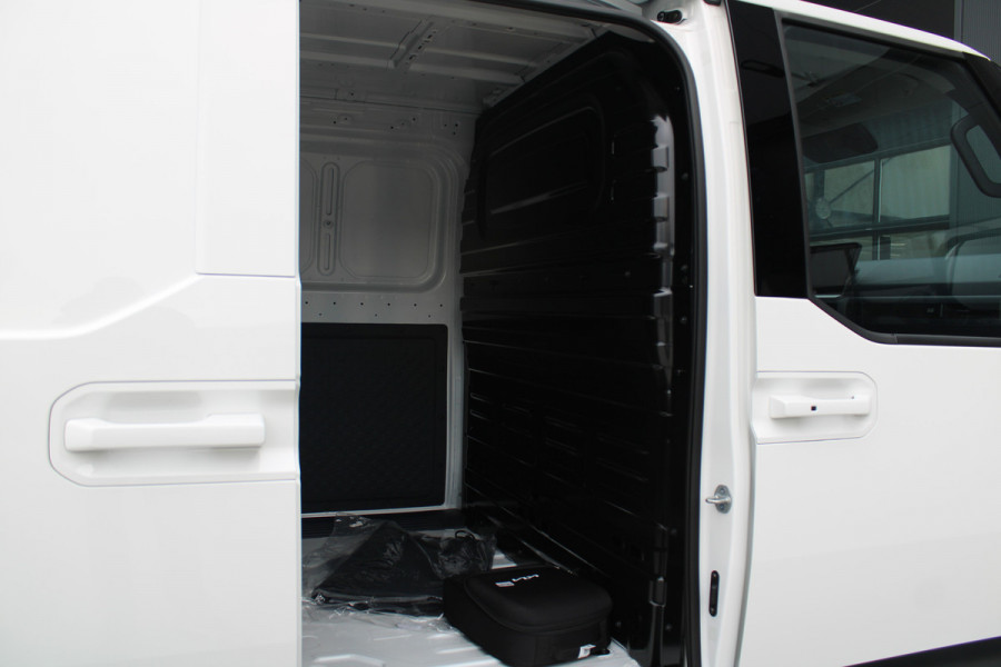 Kia PV5 L2H1 Essential 71.2 kWh 164pk - Stoel/Stuurverwarming - Keyless - V2L - Camera - ACC met stuurhulp - Rijklaar