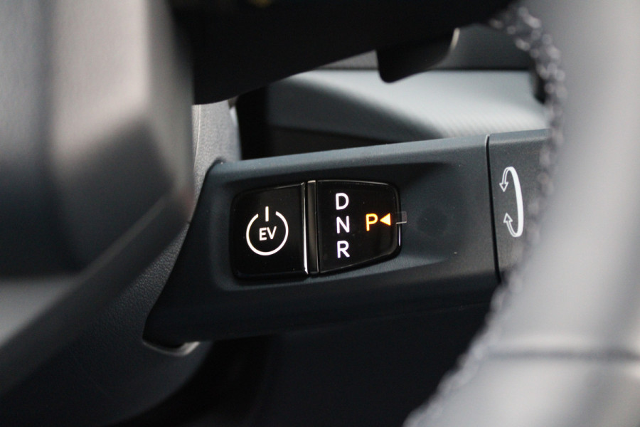 Kia PV5 L2H1 Essential 71.2 kWh 164pk - Stoel/Stuurverwarming - Keyless - V2L - Camera - ACC met stuurhulp - Rijklaar