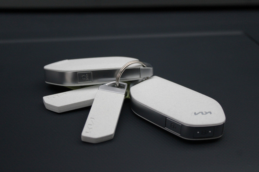 Kia PV5 L2H1 Essential 71.2 kWh 164pk - Stoel/Stuurverwarming - Keyless - V2L - Camera - ACC met stuurhulp - Rijklaar