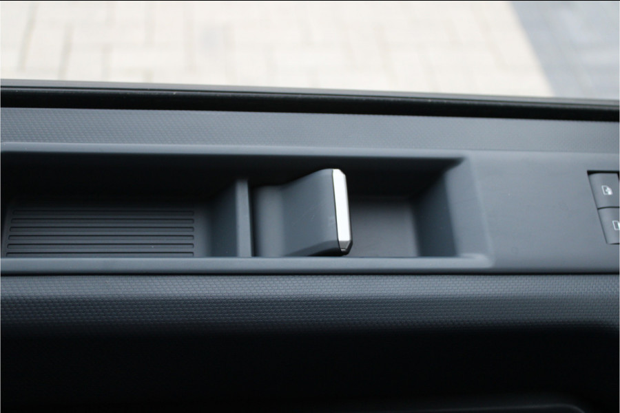 Kia PV5 L2H1 Essential 71.2 kWh 164pk - Stoel/Stuurverwarming - Keyless - V2L - Camera - ACC met stuurhulp - Rijklaar